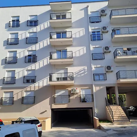 Apartment Vlado 1 *