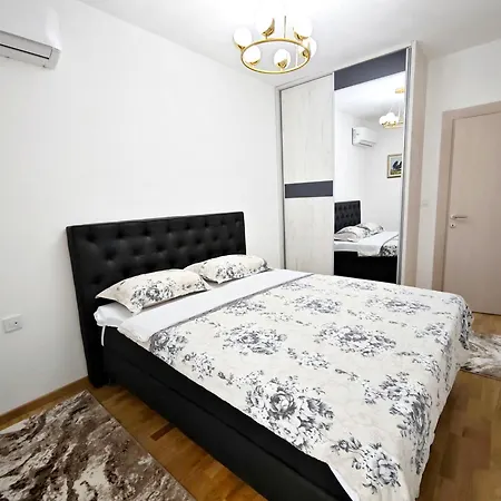 Apartment Vlado 1 *